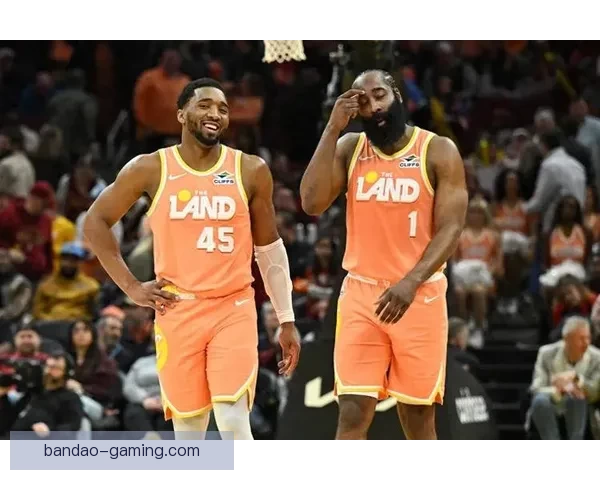 以斯特鲁斯状态爆棚哈登称赞其表现为莫大肯定与荣幸